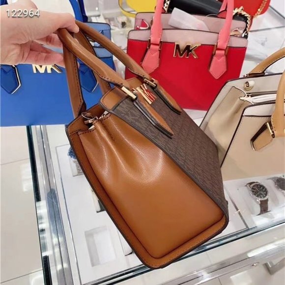 SALE!!!!!! Michael Kors Mott MD Satchel Messenger - Picture 4 of 5